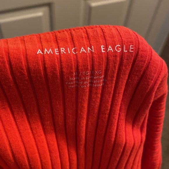 AE Red Crop Top - Picture 3 of 3